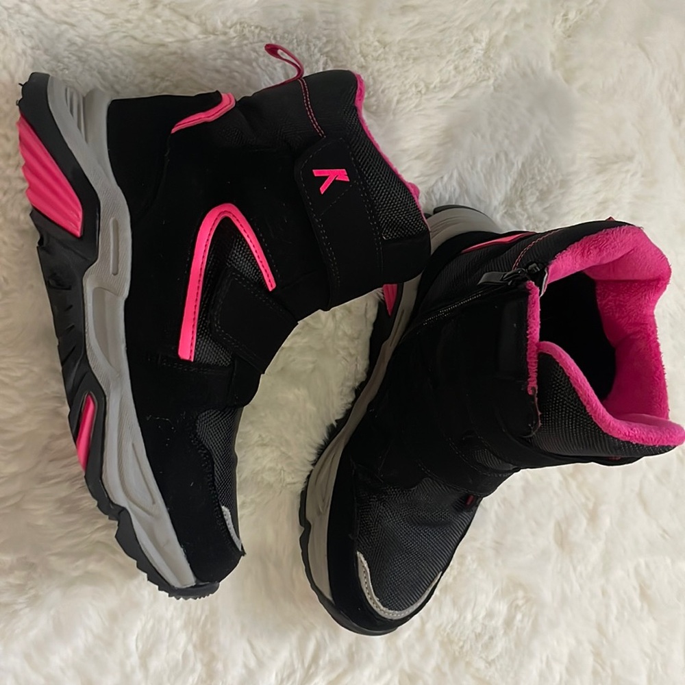 Snow boots